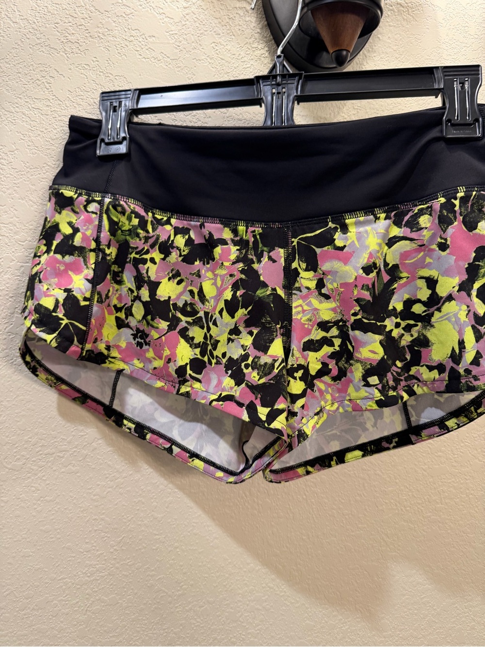 lululemon speed up shorts 2.5” size 4. Great cond. black,pink,yellow